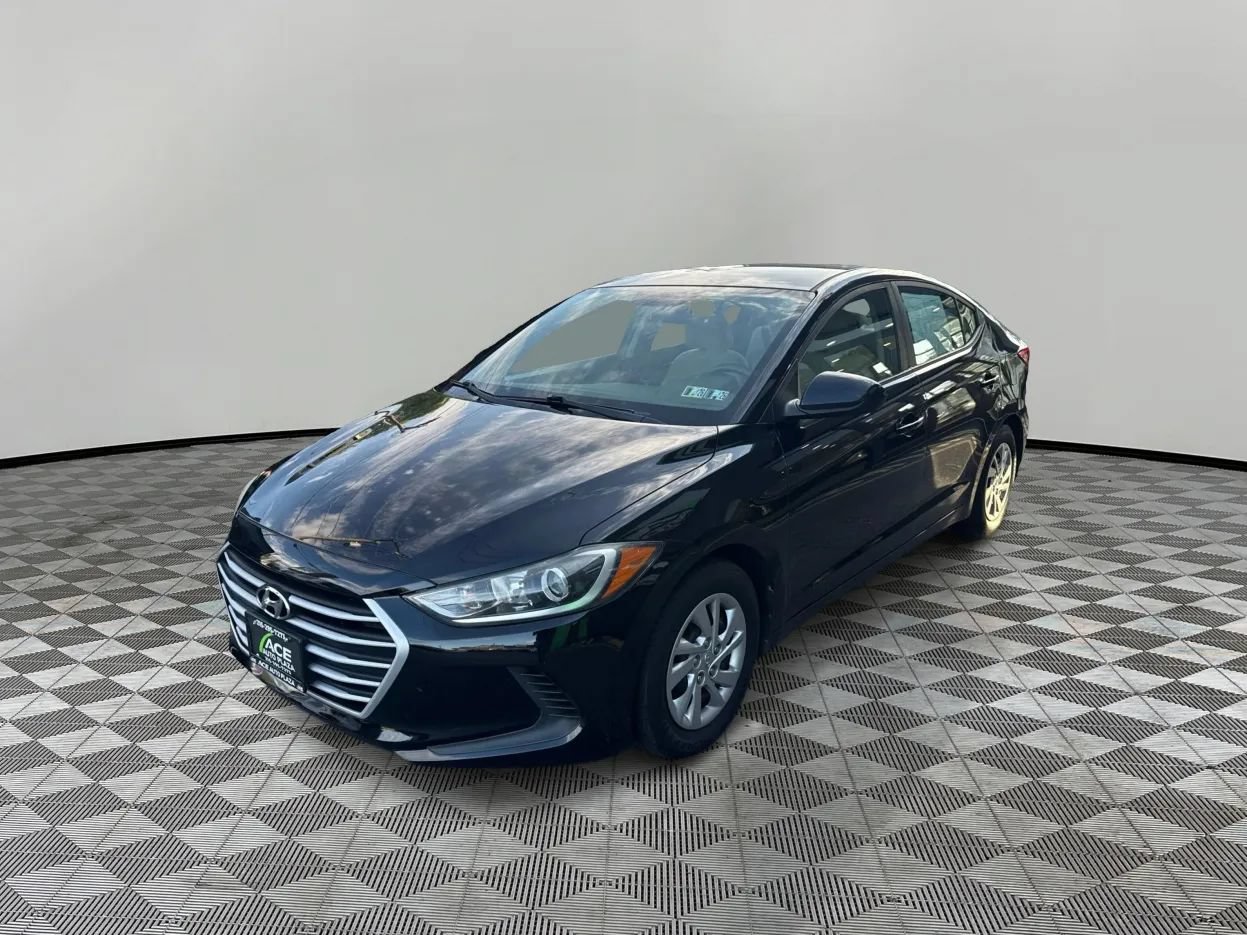 Used 2017 Hyundai Elantra SE FWD image 2