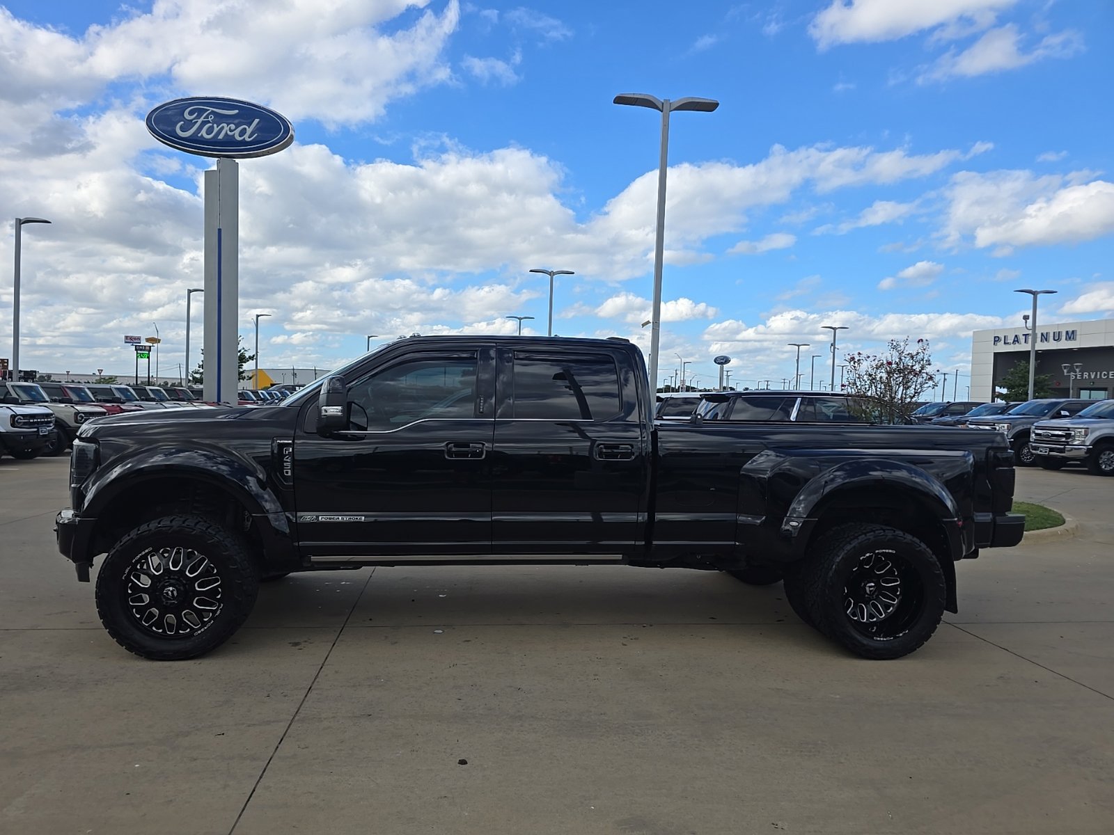 Used 2021 Ford F450 Platinum w/ FX4 Off-Road Package AWD/4WD image 2