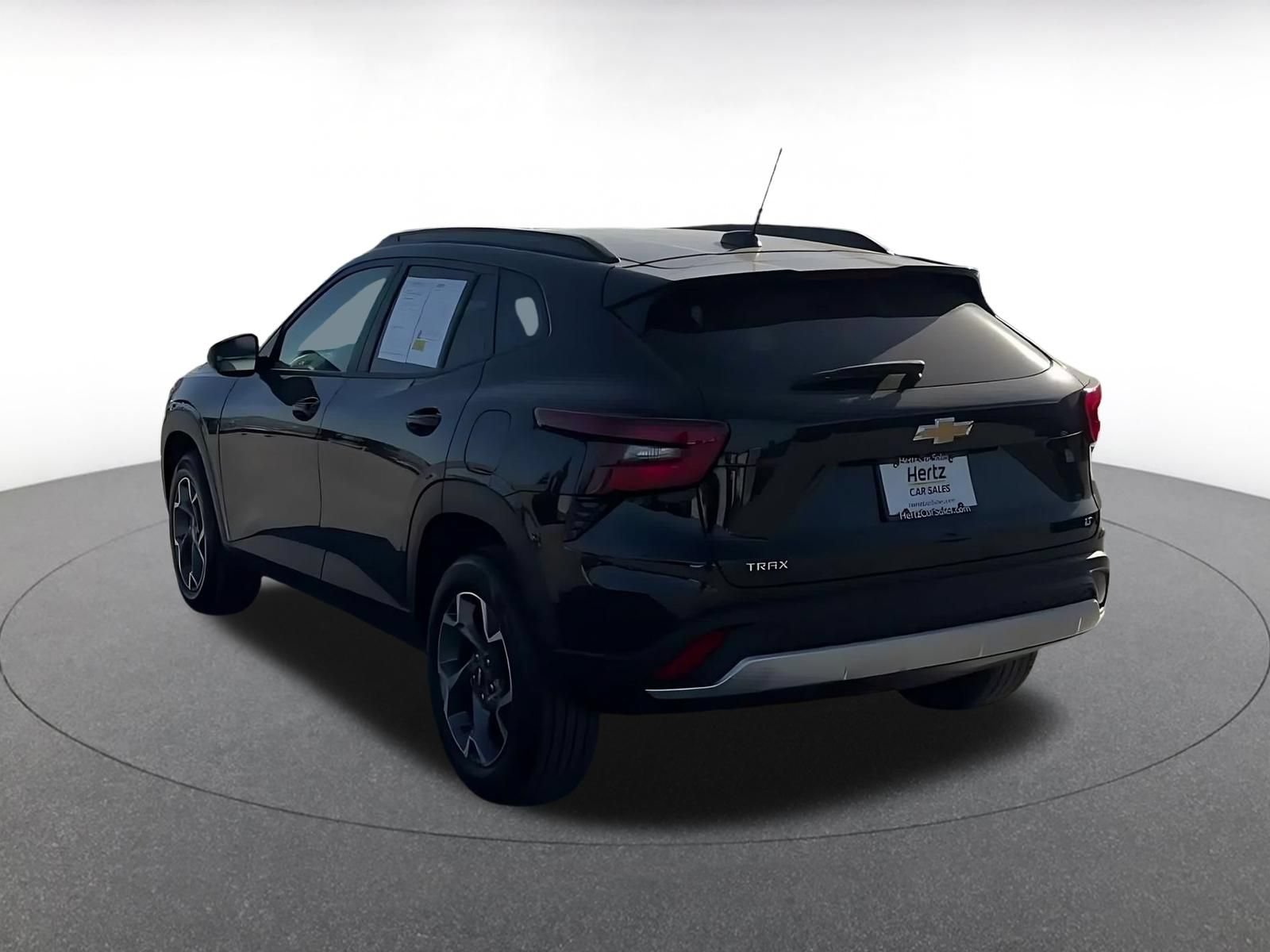 Used 2025 Chevrolet Trax LT FWD image 10