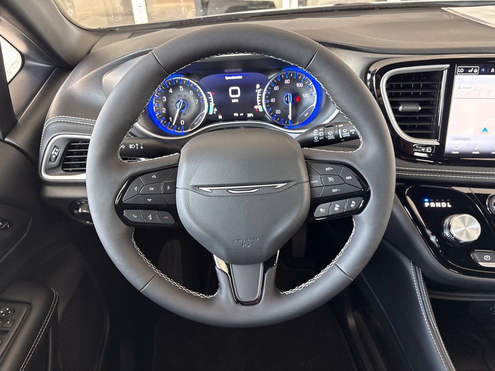 New 2027 Chrysler Pacifica Limited FWD image 32