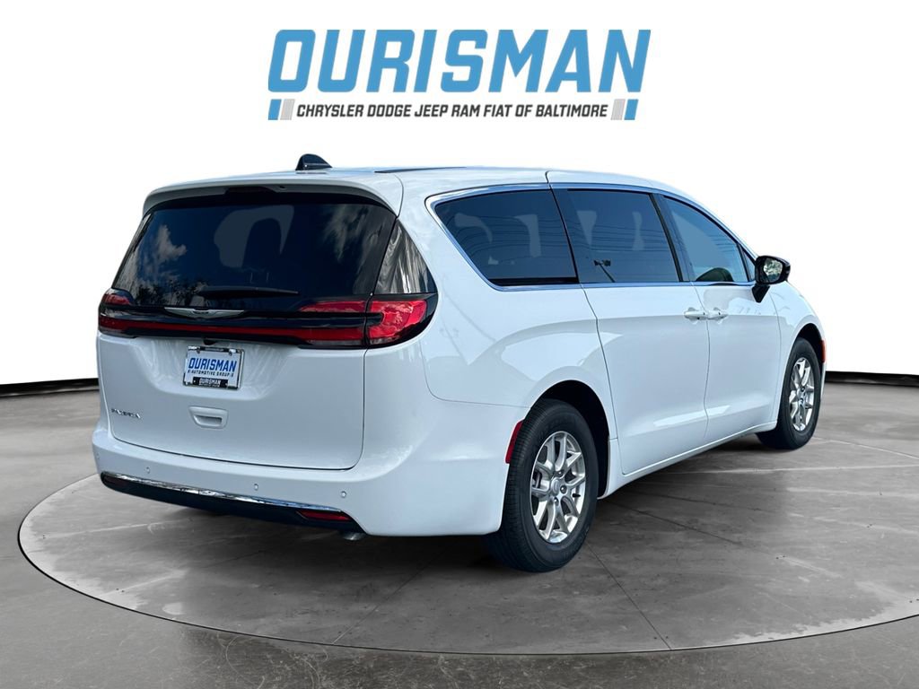 New 2026 Chrysler Pacifica Select image 6