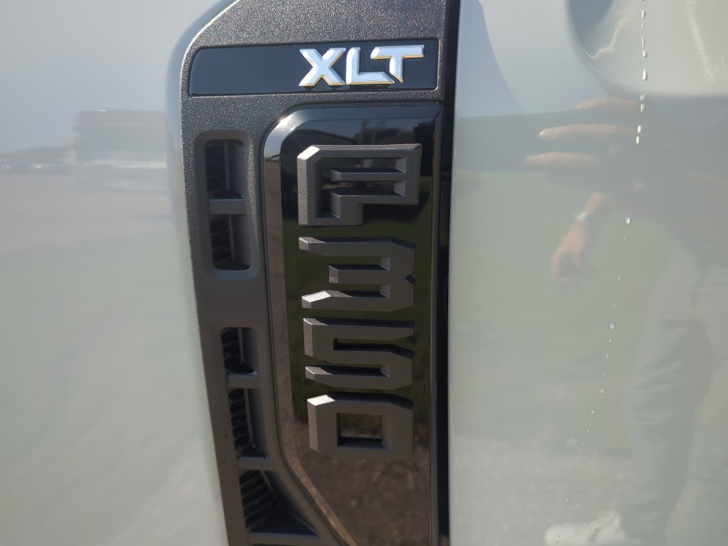 New 2025 Ford F350 XLT image 5