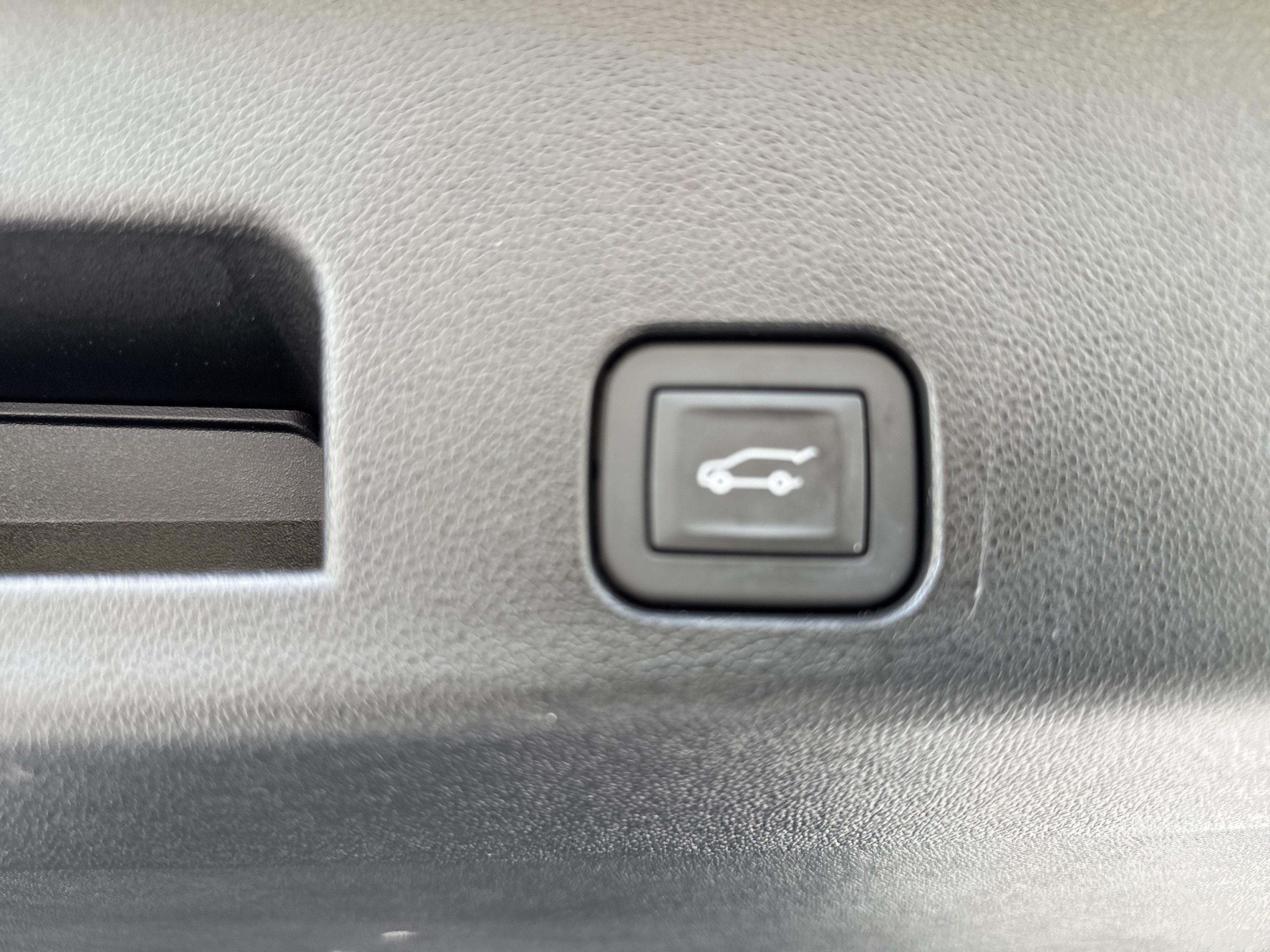 Used 2026 GMC Acadia Elevation w/ Elevation Premium Package FWD image 35