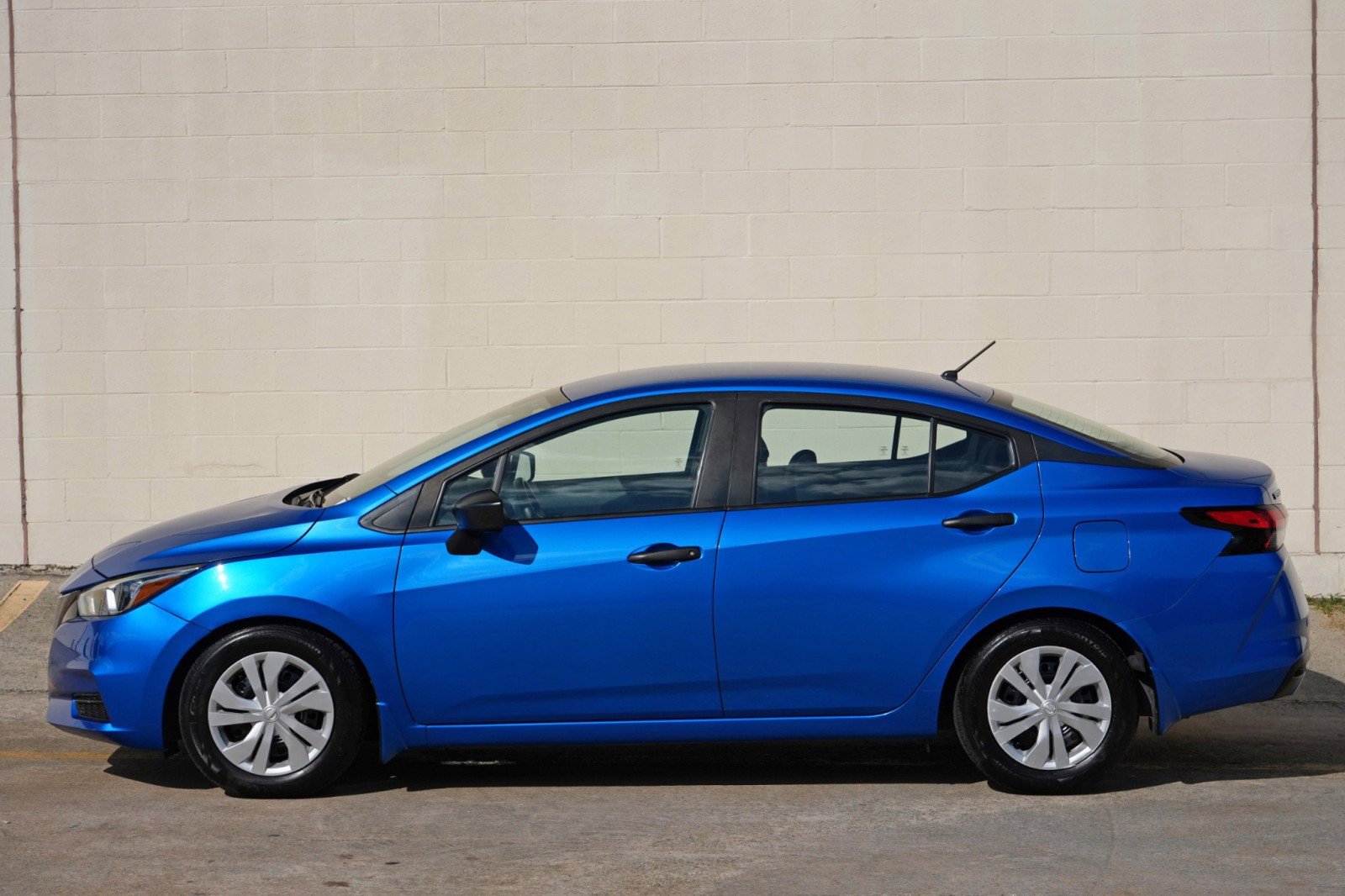 Used 2020 Nissan Versa S FWD image 43