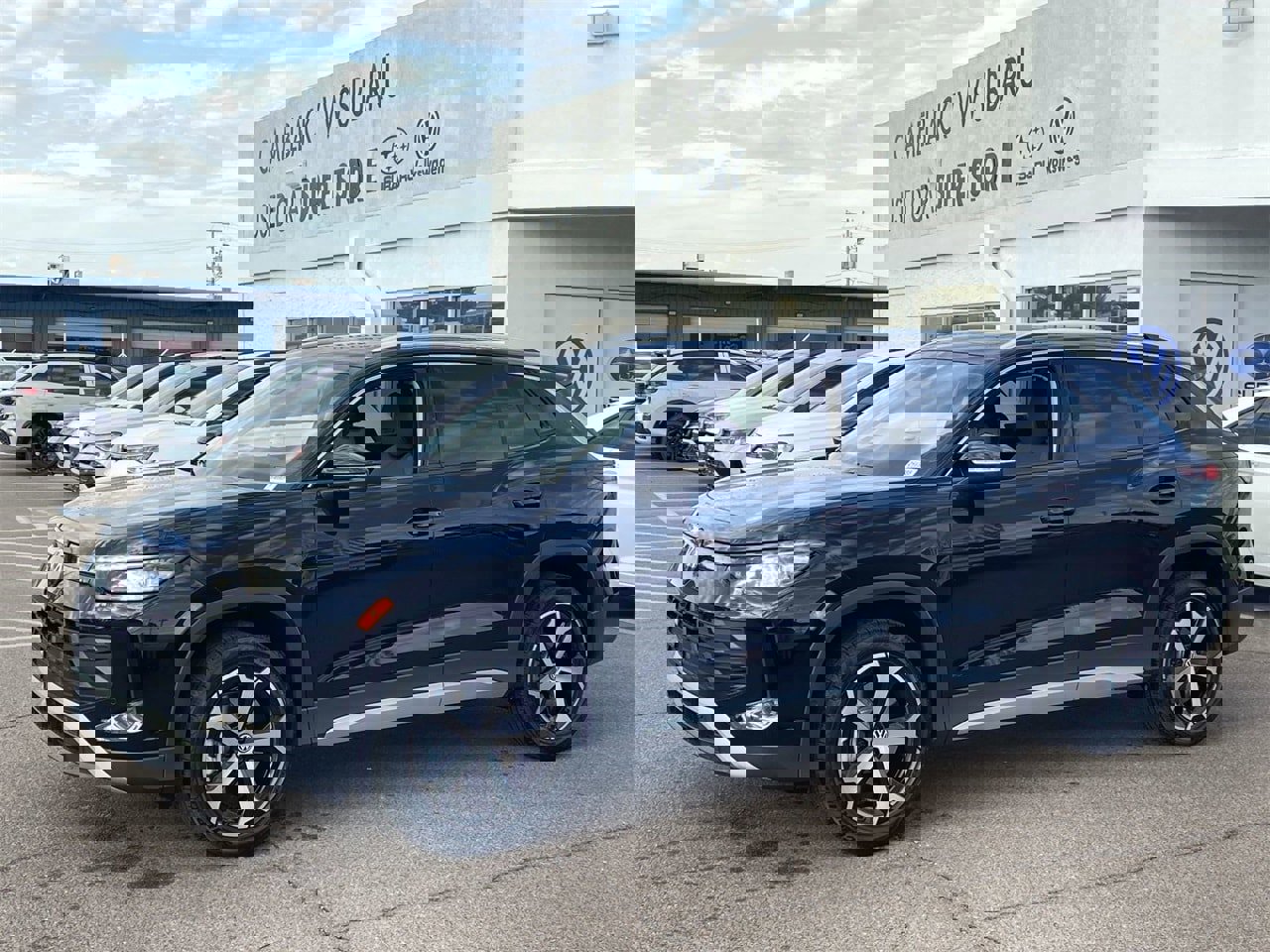 New 2025 Volkswagen Tiguan SE image 3