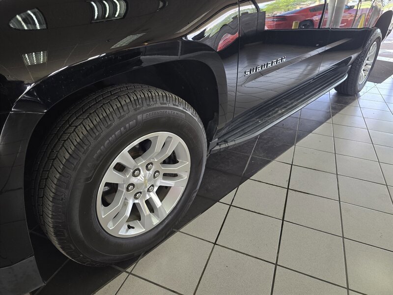 Used 2020 Chevrolet Suburban LT AWD/4WD image 36