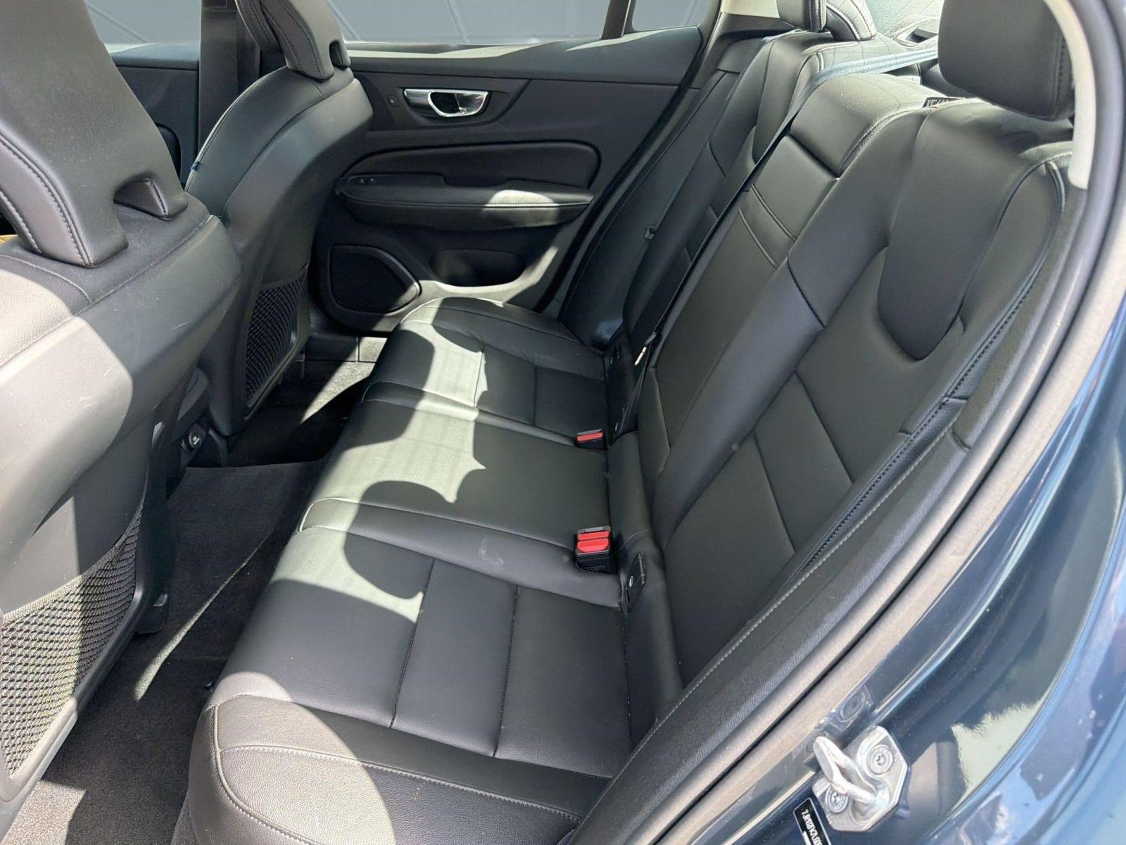 Used 2020 Volvo S60 T5 Momentum FWD image 14