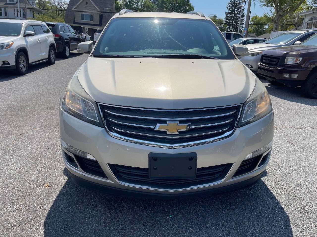 Used 2016 Chevrolet Traverse LT w/ Style and Technology Package FWD image 3