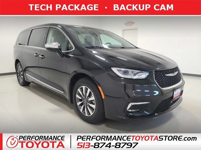 Used 2023 Chrysler Pacifica Limited FWD image 1