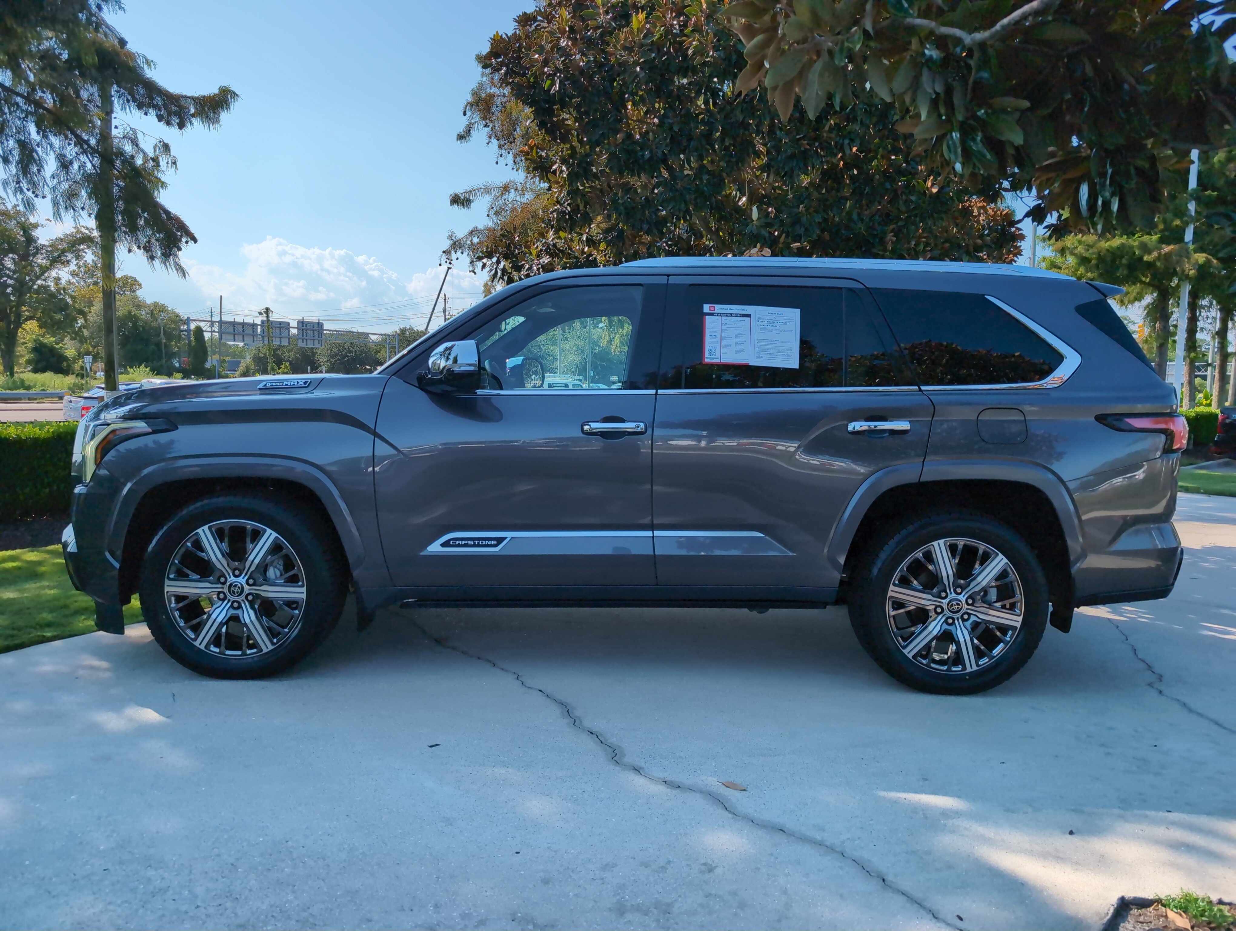 Used 2023 Toyota Sequoia Capstone AWD/4WD image 7