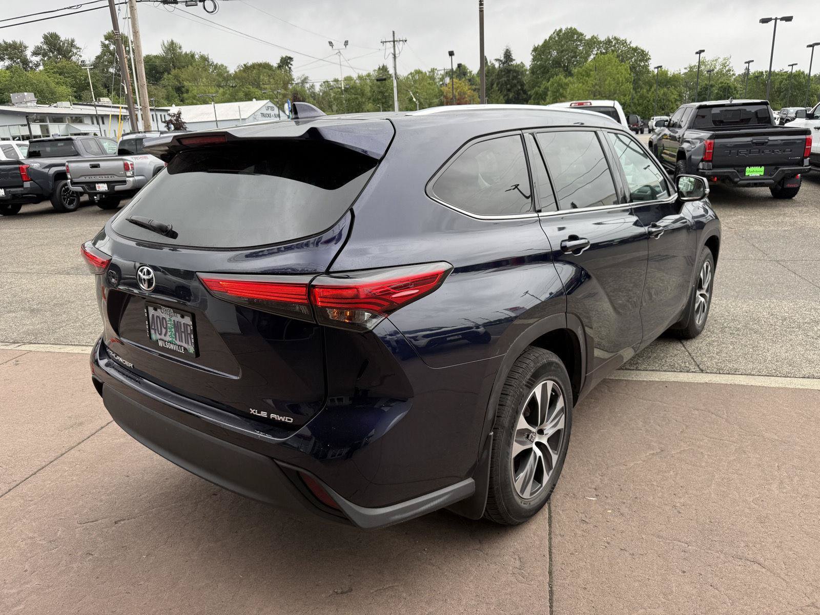 Certified 2021 Toyota Highlander XLE AWD/4WD image 8