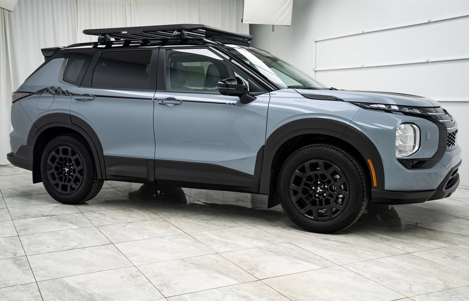 Used 2025 Mitsubishi Outlander AWD image 2
