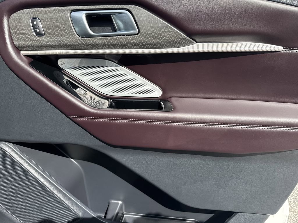 Used 2025 Ford Explorer Platinum image 14