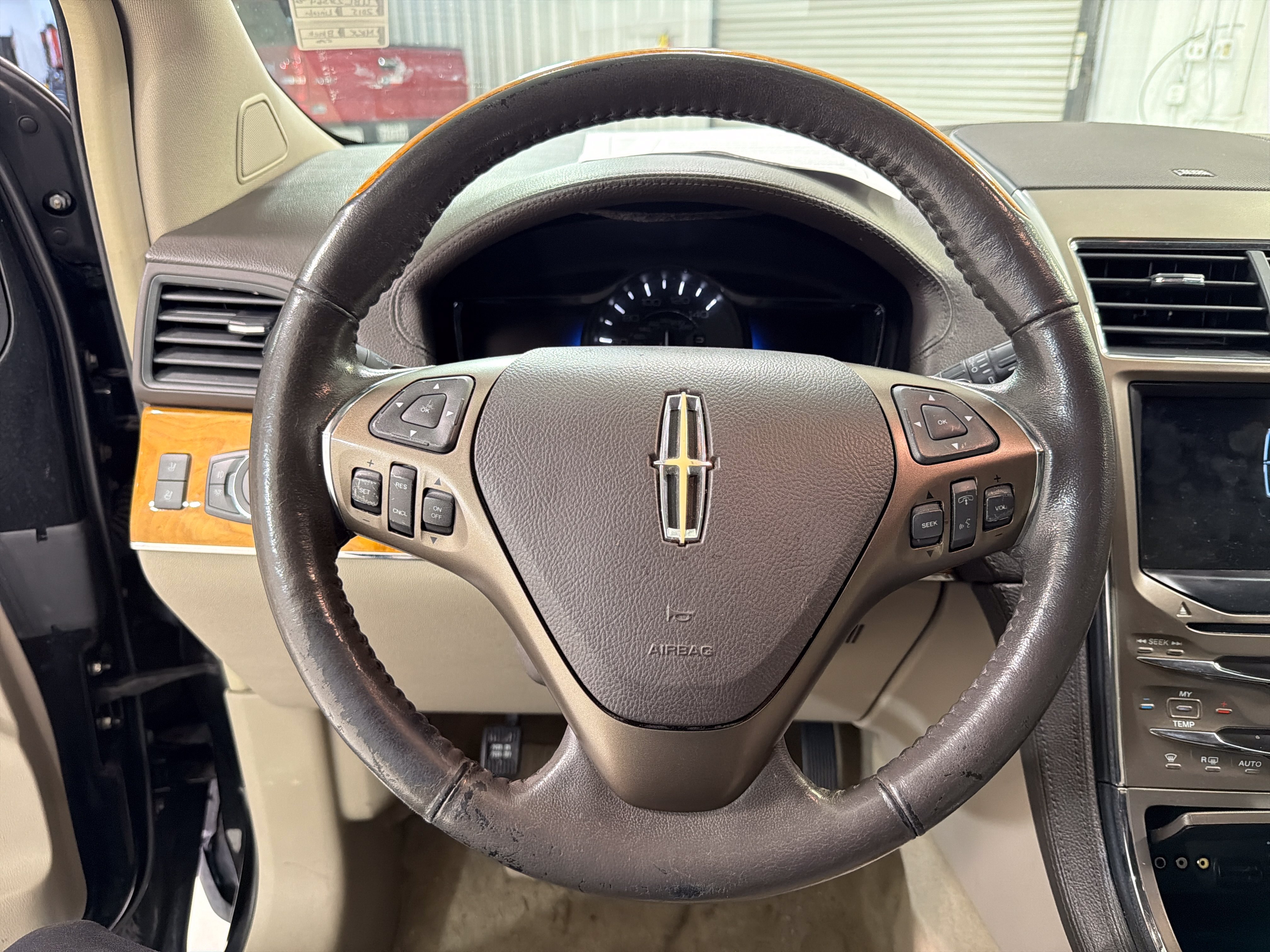 Used 2015 Lincoln MKX FWD w/ Equipment Group 101A image 15