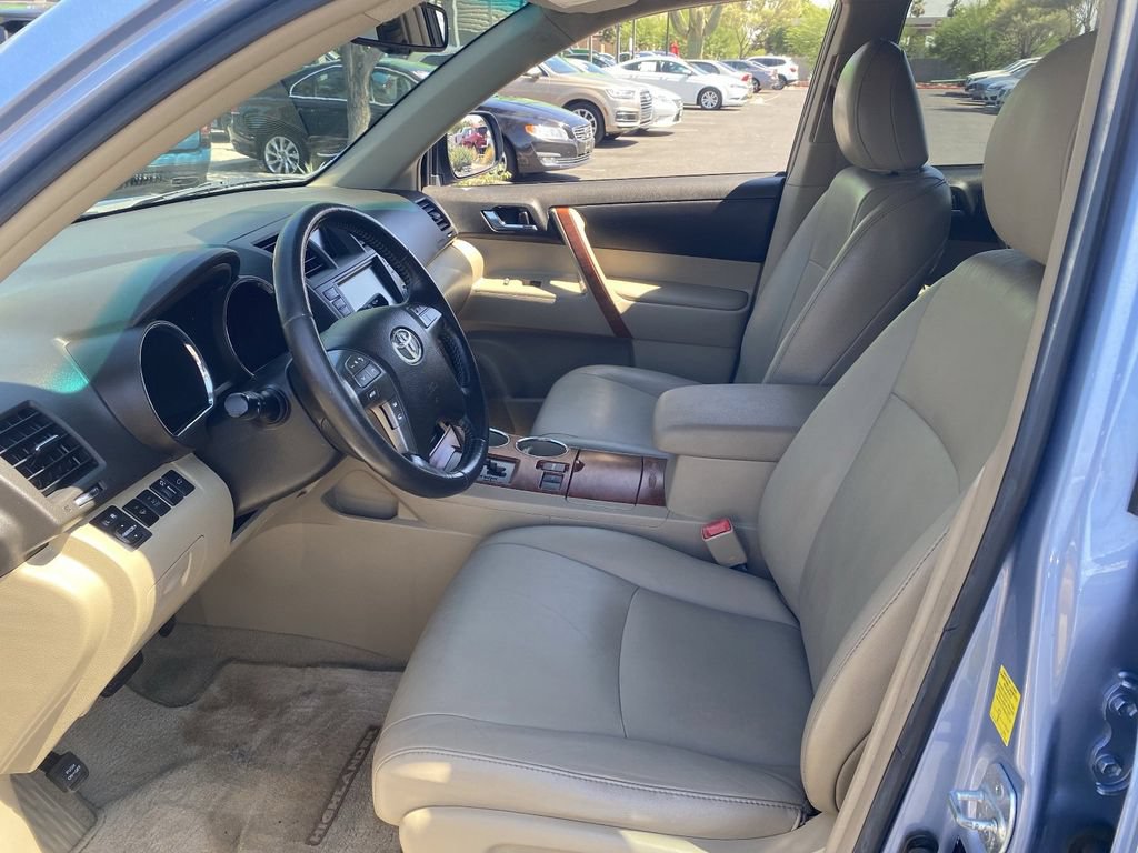 Used 2010 Toyota Highlander Limited FWD image 18