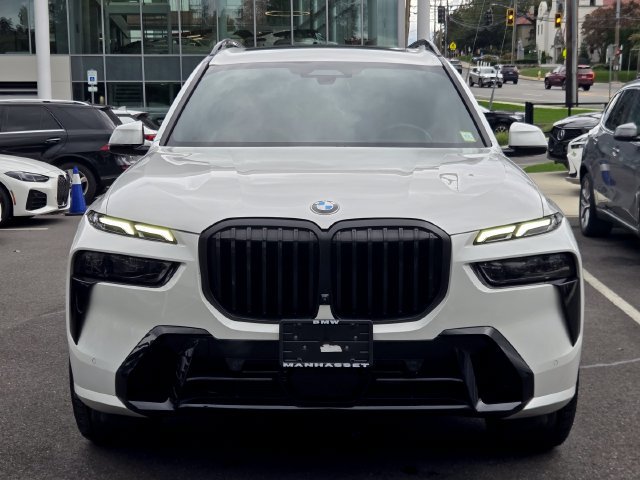 Certified 2025 BMW X7 xDrive40i w/ Executive Package AWD/4WD image 2