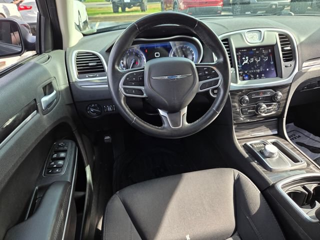 Used 2021 Chrysler 300 Touring w/ Sport Appearance Package RWD image 7