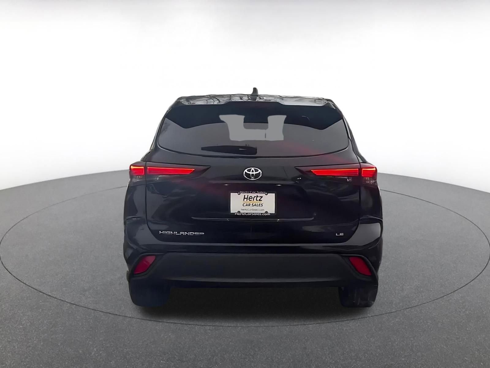 Used 2025 Toyota Highlander LE image 12