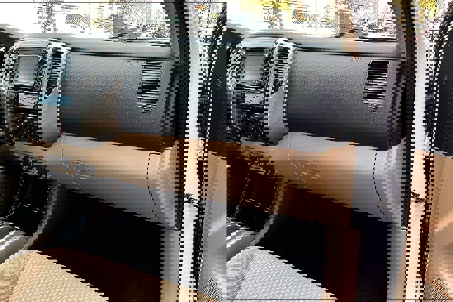 Used 2015 Toyota Tacoma PreRunner image 19