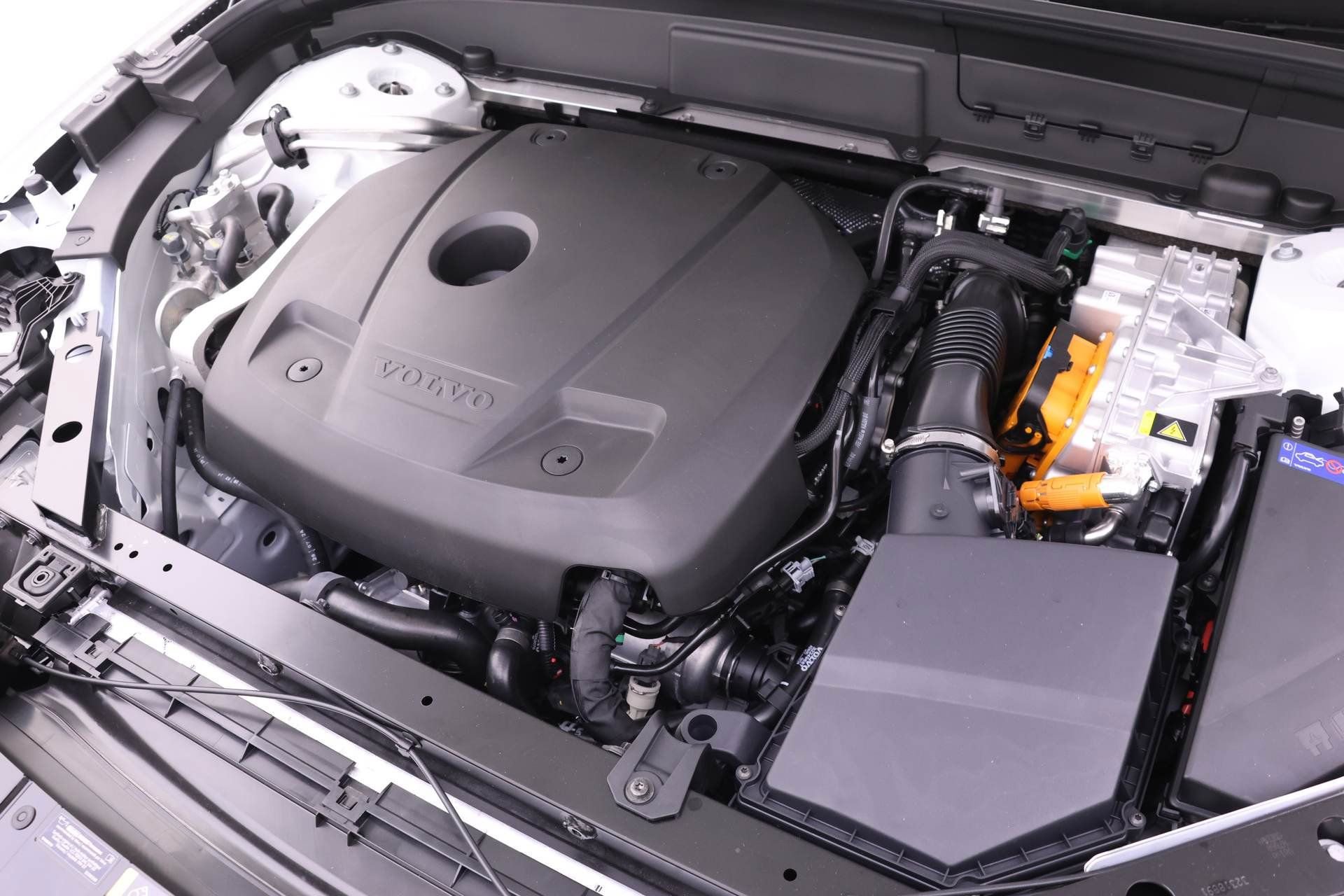 New 2025 Volvo XC60 T8 Plus w/ Protection Package Premier image 16