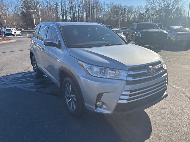 Used 2017 Toyota Highlander XLE image 3