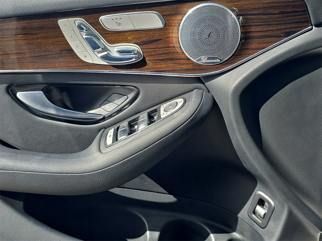 Used 2017 Mercedes-Benz GLC 300 4MATIC image 32