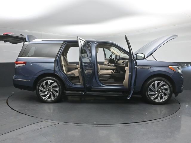 Used 2023 Lincoln Navigator Reserve image 61