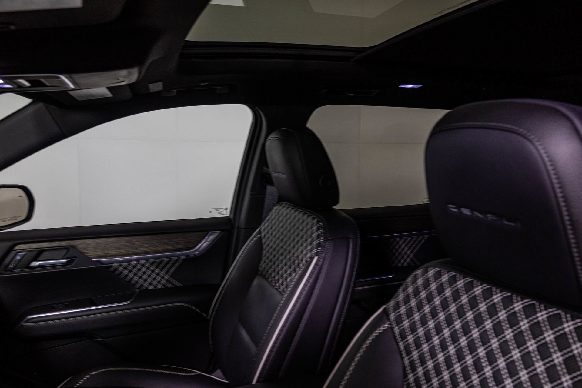 Used 2024 GMC Acadia Denali image 26