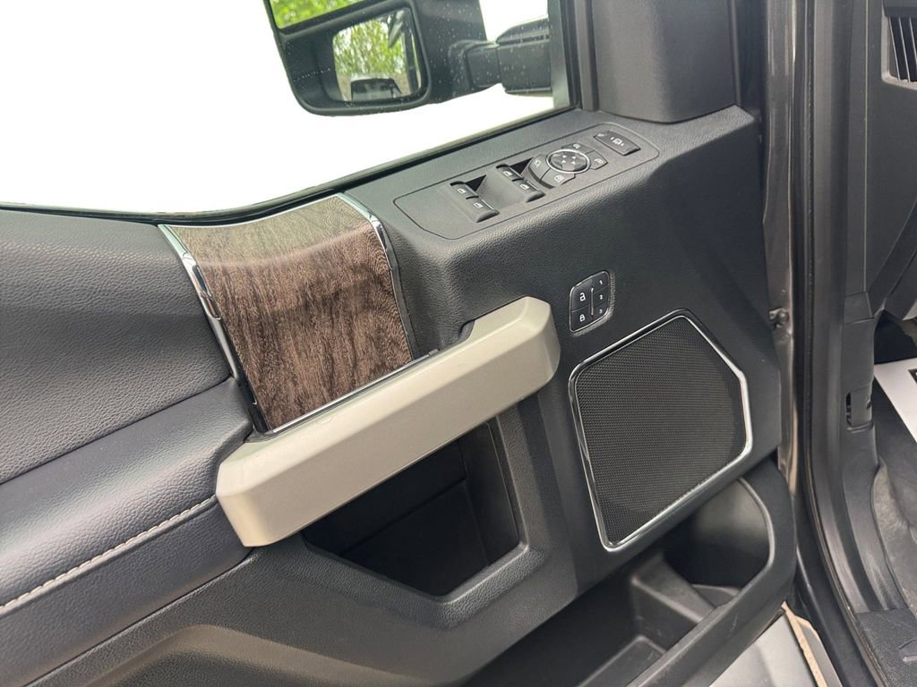 Used 2018 Ford F250 Lariat w/ Lariat Value Package AWD/4WD image 19