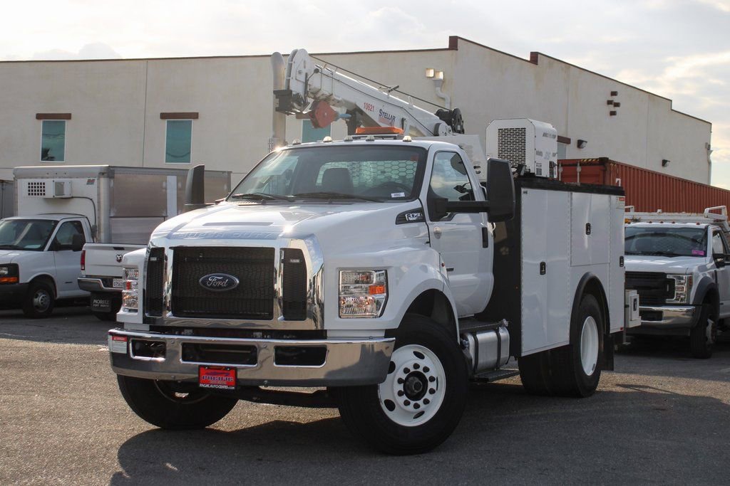 Used 2019 Ford F750 2WD Regular Cab Super Duty image 4