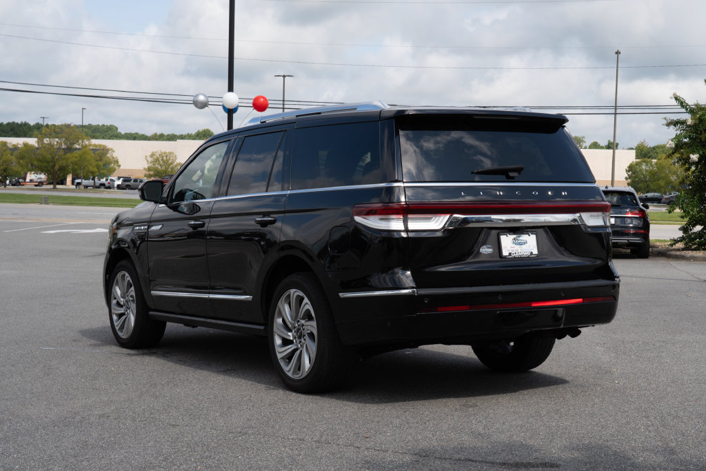 Used 2024 Lincoln Navigator Reserve AWD/4WD image 5