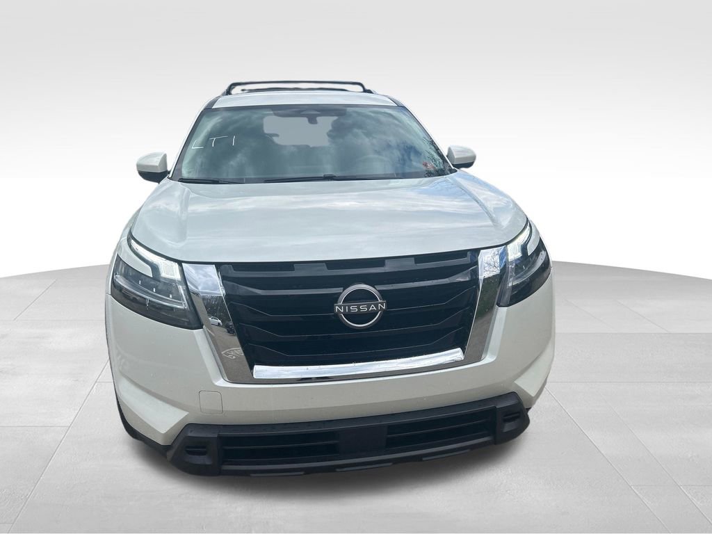 Used 2022 Nissan Pathfinder SV image 9