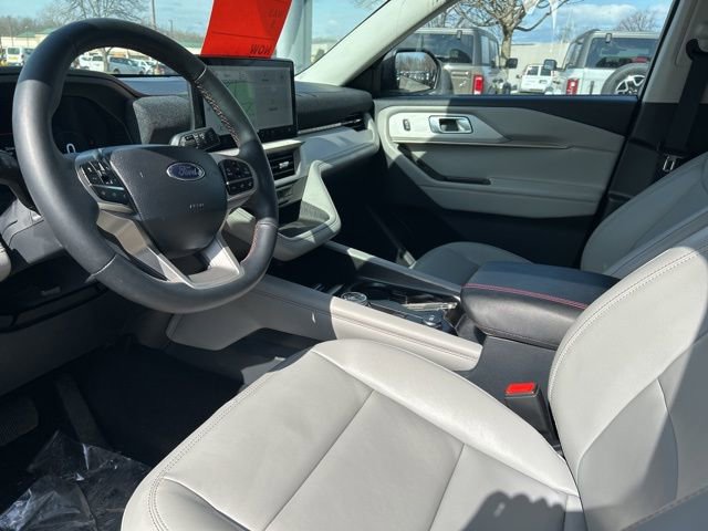 Used 2025 Ford Explorer Active w/ Active Comfort Package AWD/4WD image 18