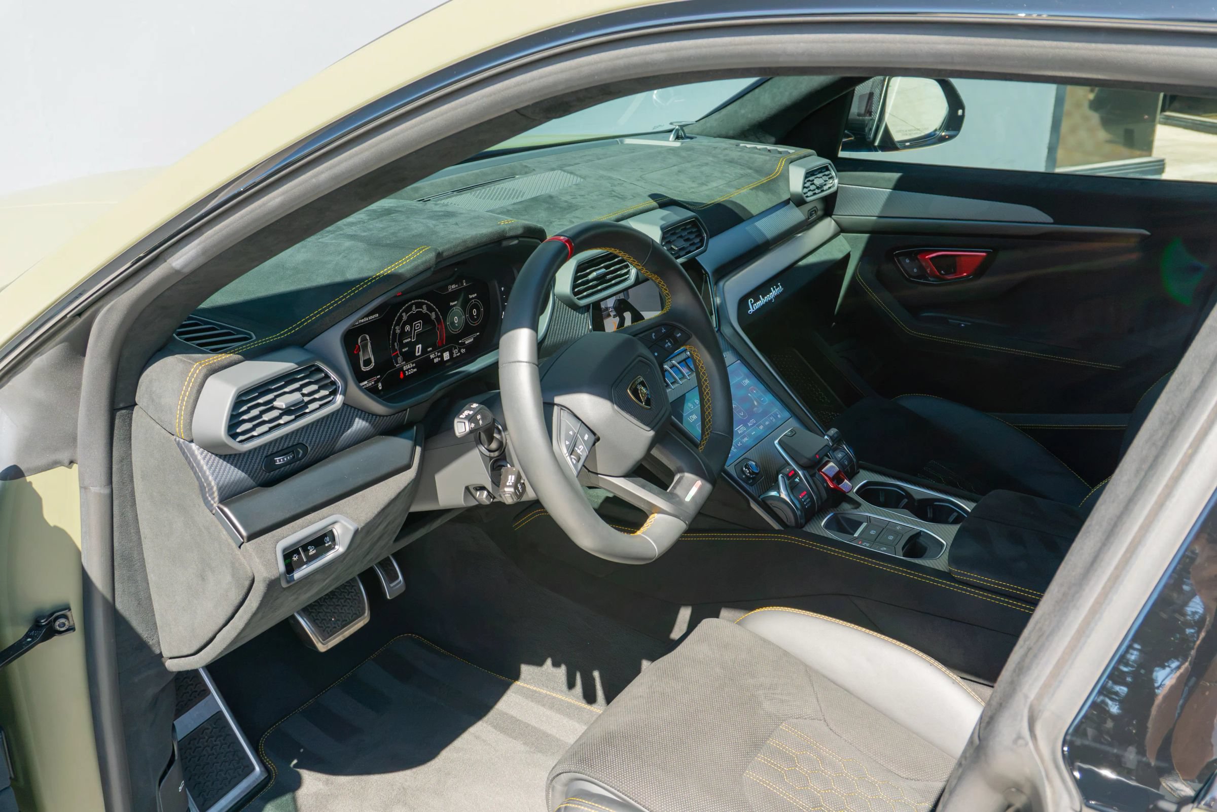 Used 2024 Lamborghini Urus Performante AWD/4WD image 75