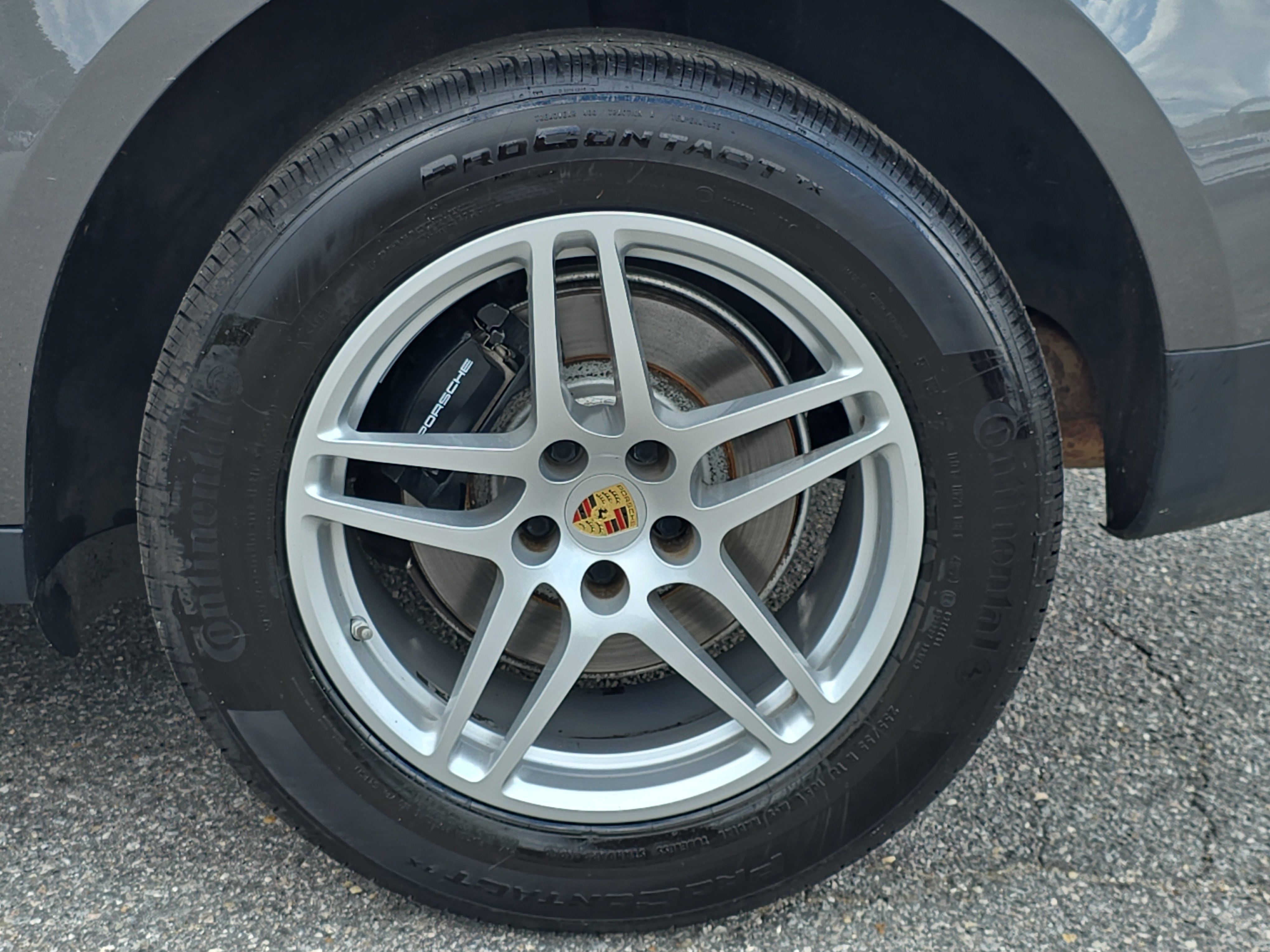 Used 2018 Porsche Macan AWD/4WD image 34