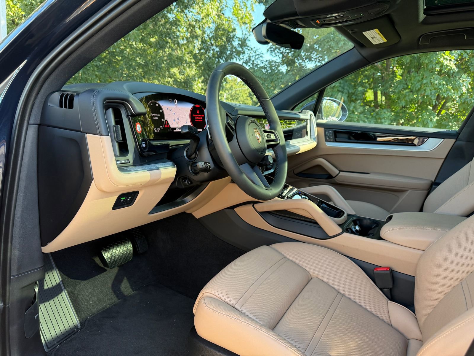 Used 2025 Porsche Cayenne image 4