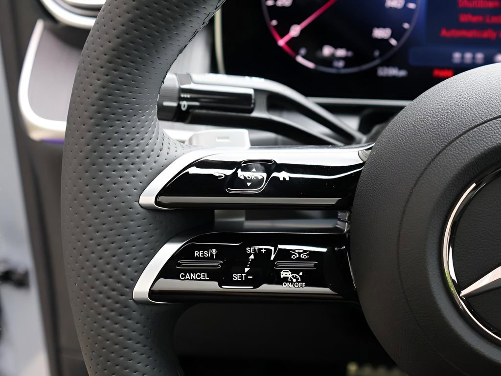 Certified 2025 Mercedes-Benz GLC 300 4MATIC image 33