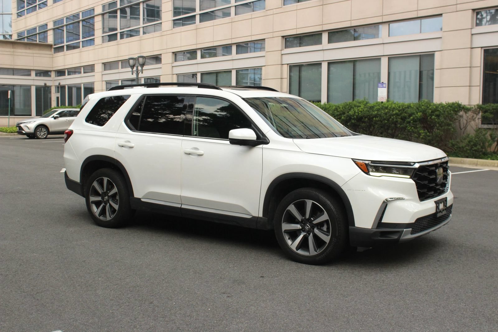 Used 2023 Honda Pilot Elite image 2