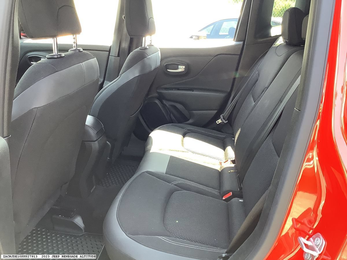 Used 2023 Jeep Renegade Altitude AWD/4WD image 9
