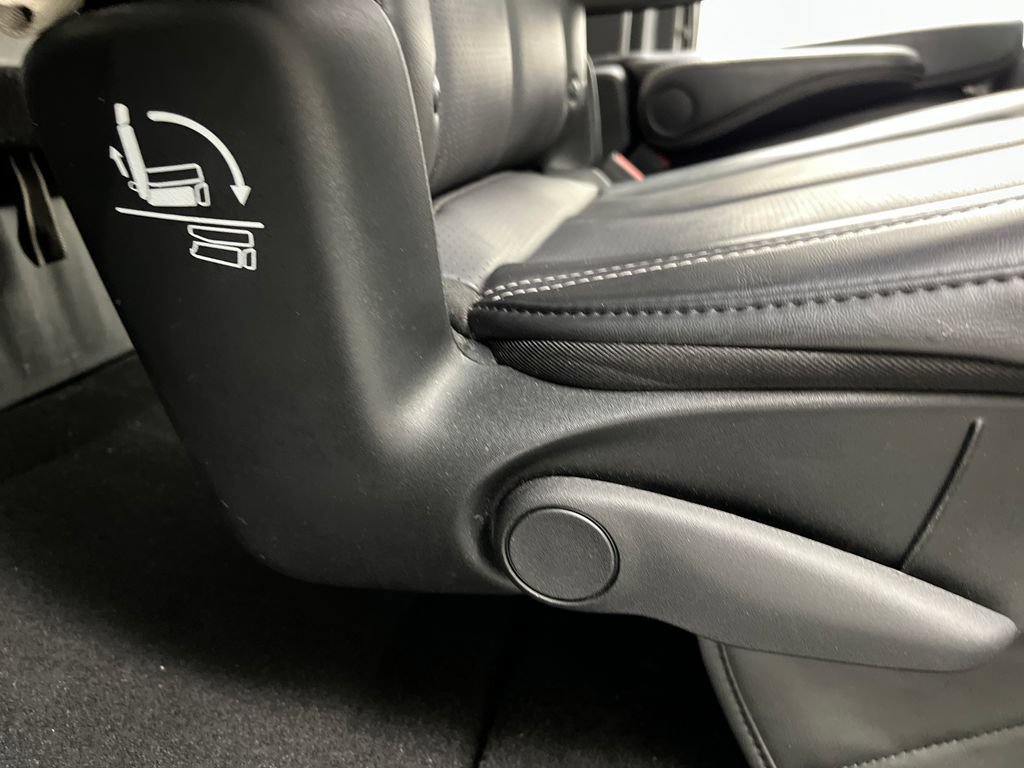 Used 2025 Chrysler Pacifica Select FWD image 26