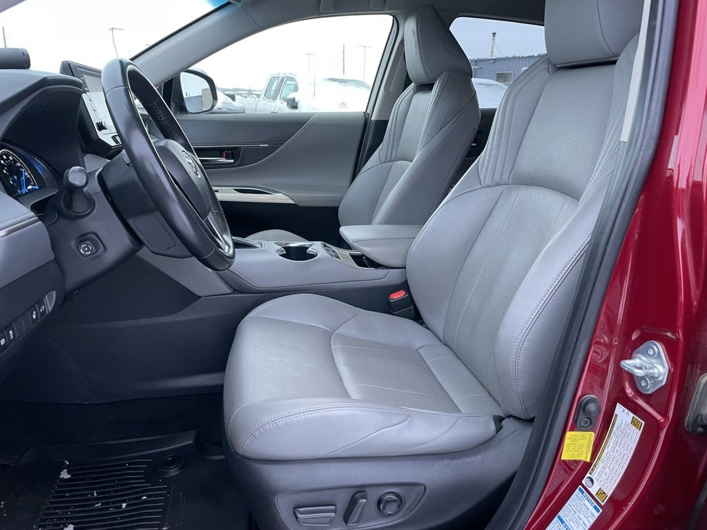 Used 2021 Toyota Venza XLE image 7