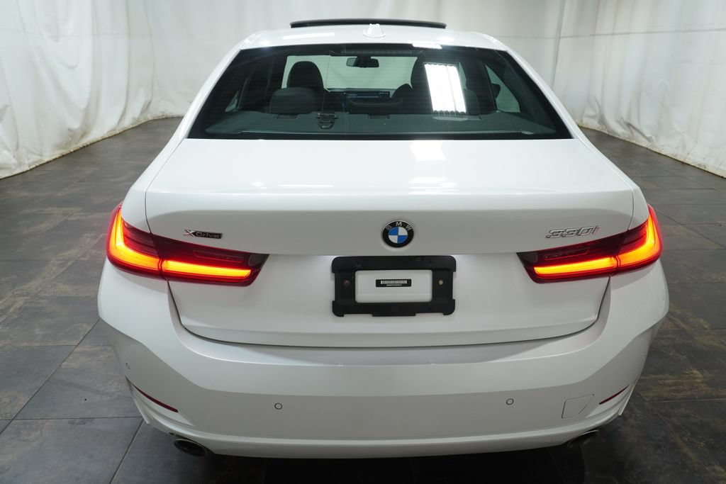 Used 2023 BMW 330i xDrive Sedan w/ Premium Package AWD/4WD image 4
