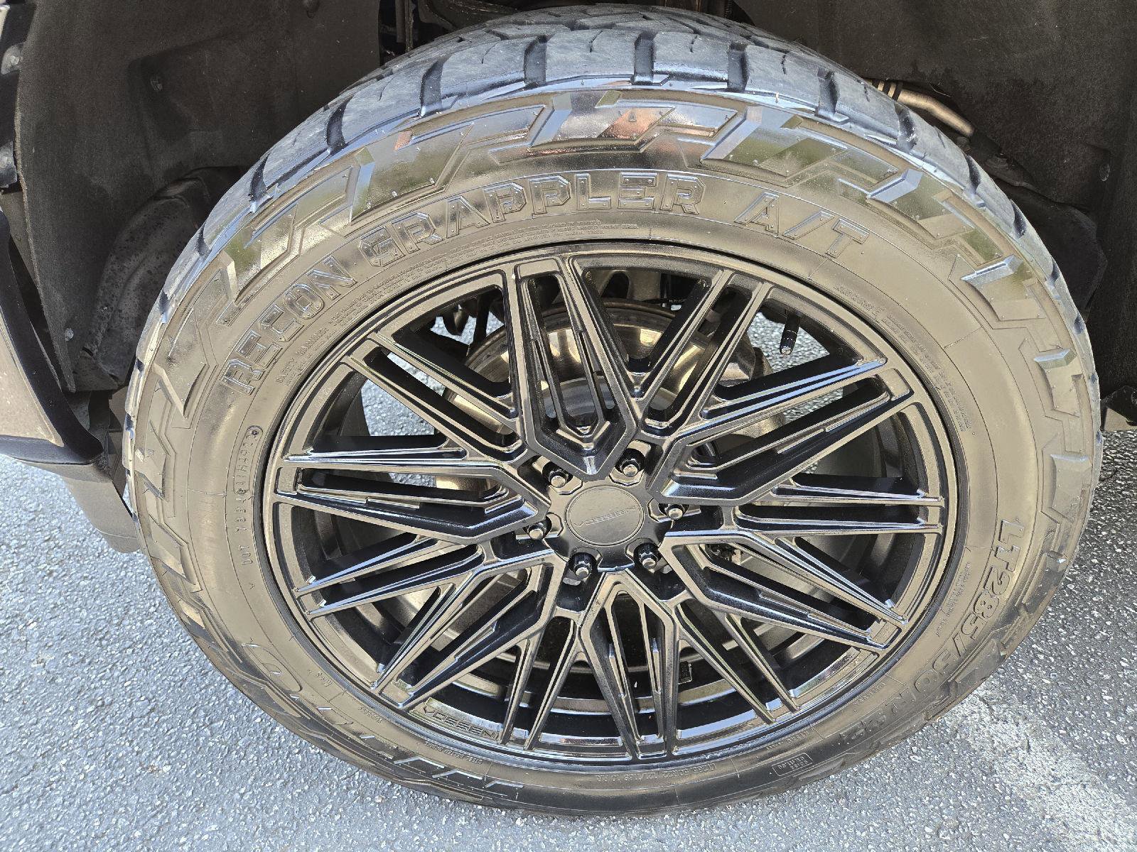 Used 2022 Ford F150 Limited image 11