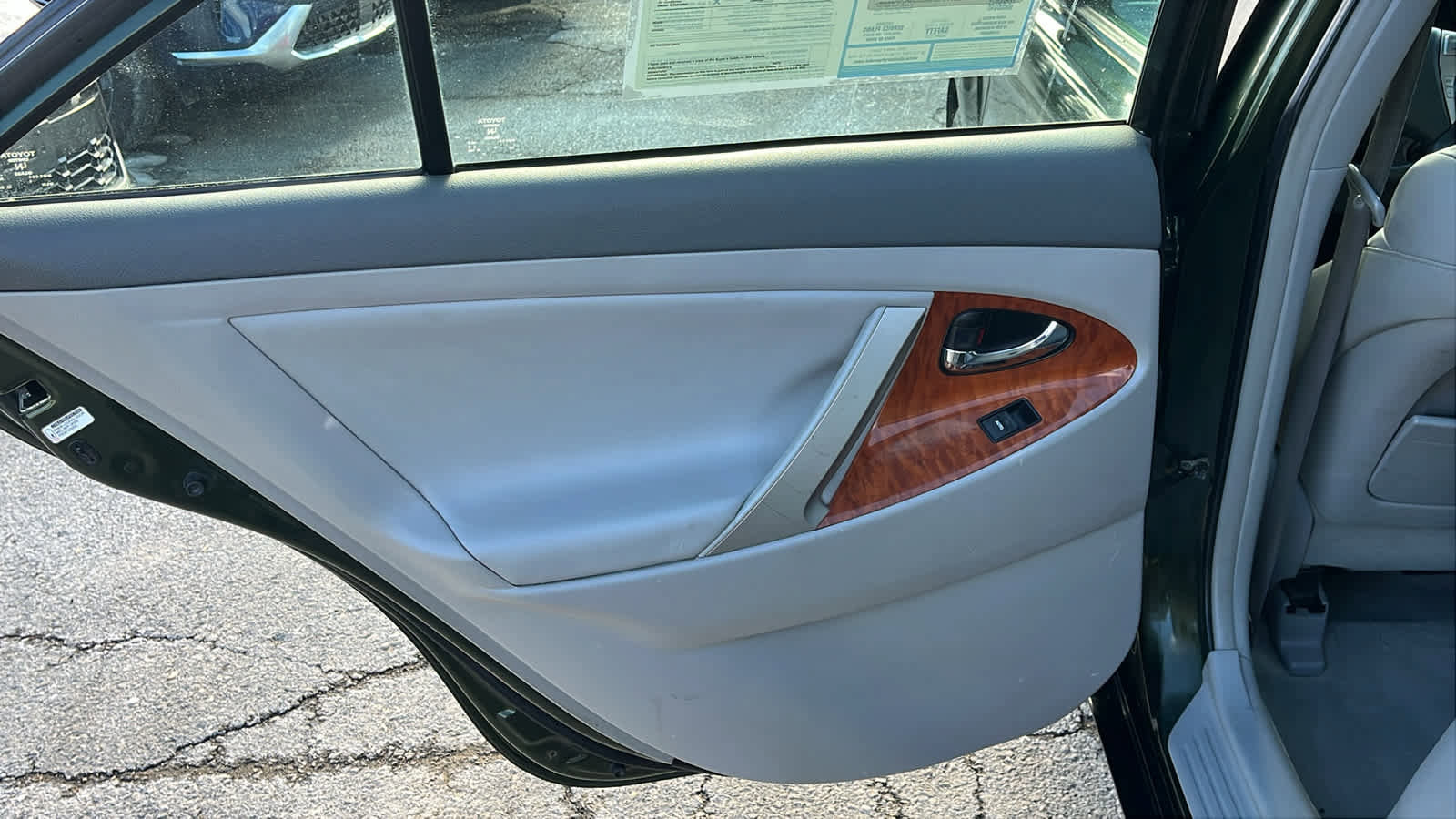 Used 2010 Toyota Camry XLE image 18