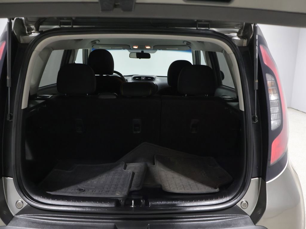 Used 2015 Kia Soul + image 4