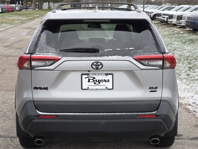 Used 2021 Toyota RAV4 XLE image 12