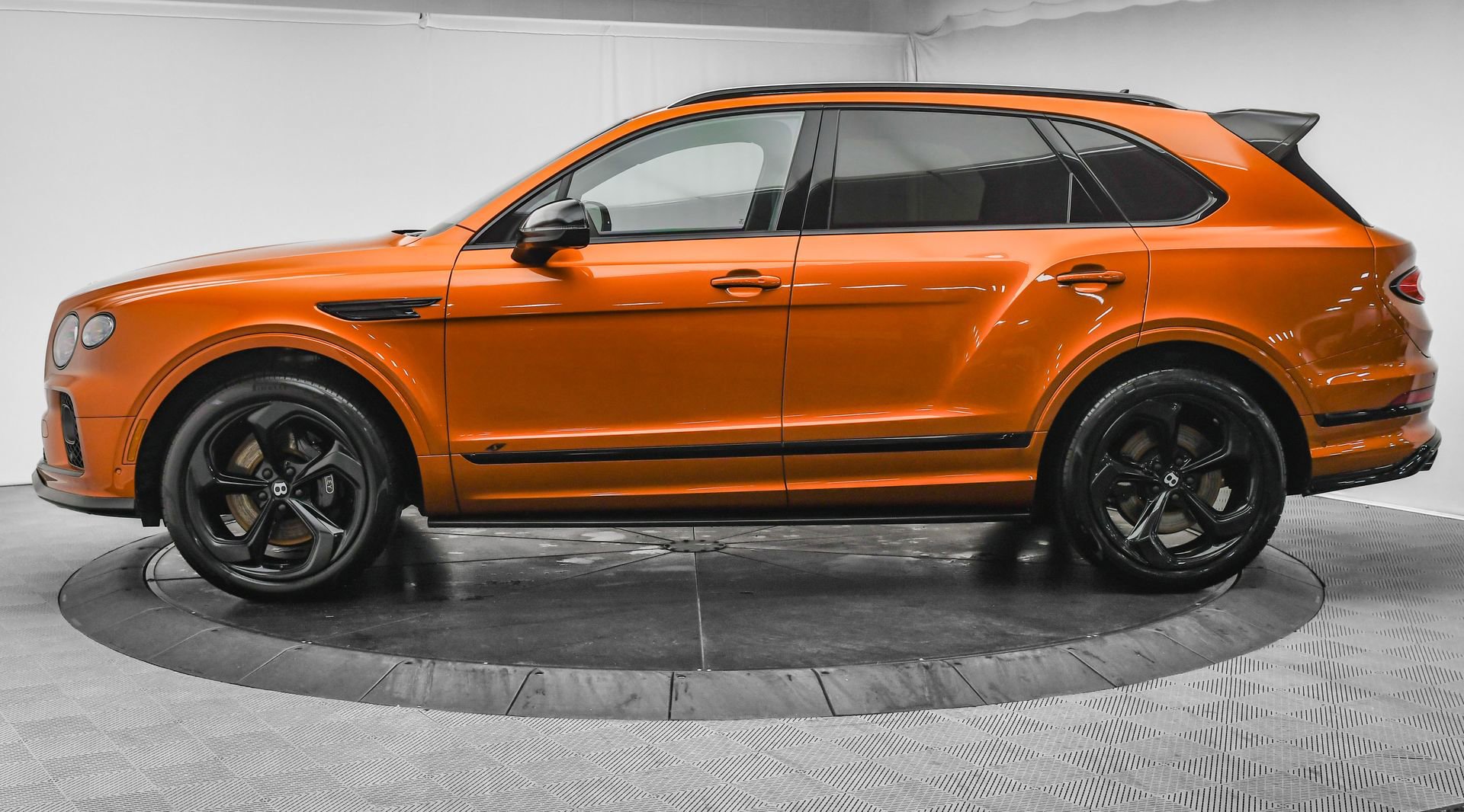 Certified 2022 Bentley Bentayga image 4