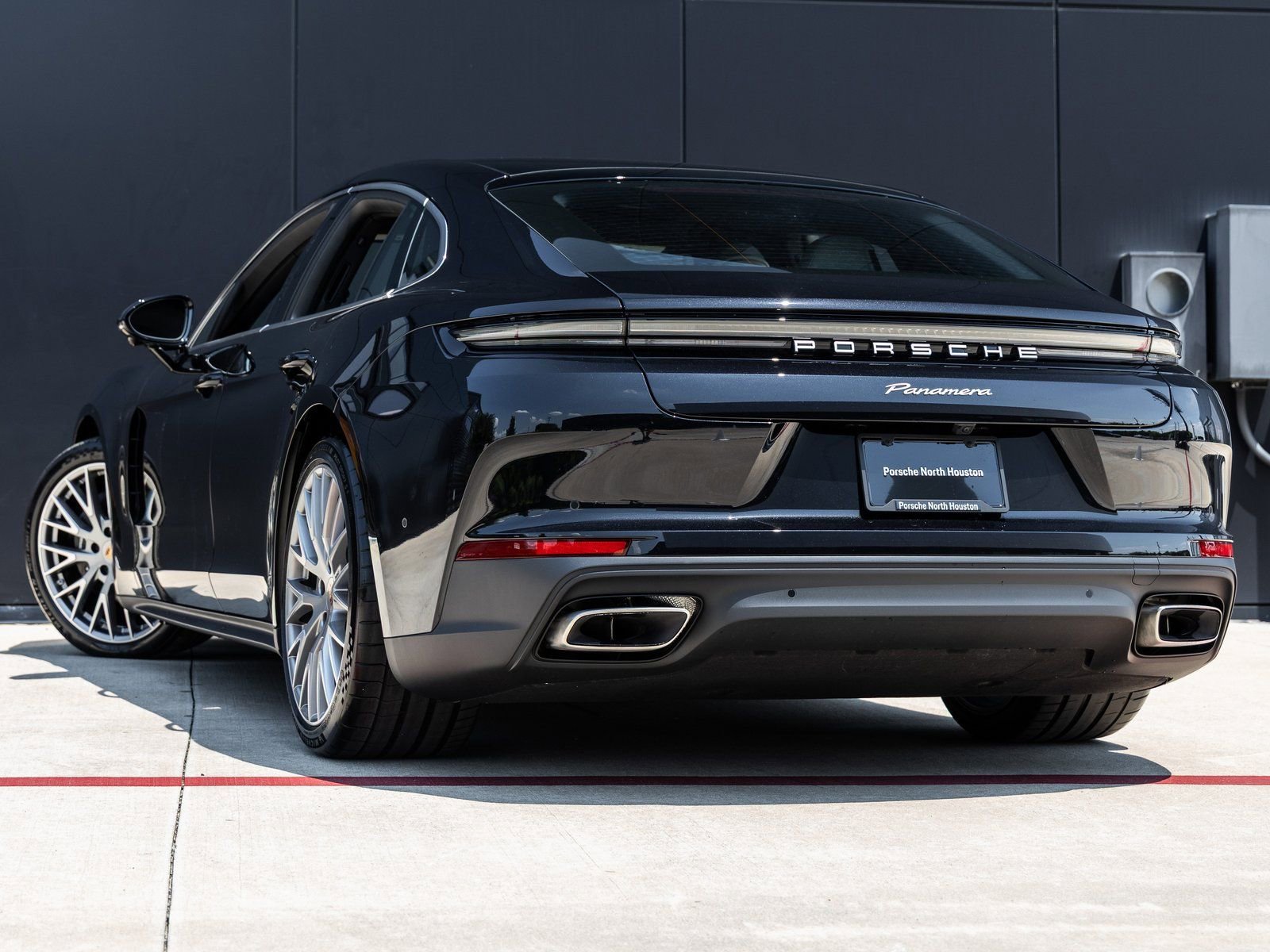 Certified 2025 Porsche Panamera image 3
