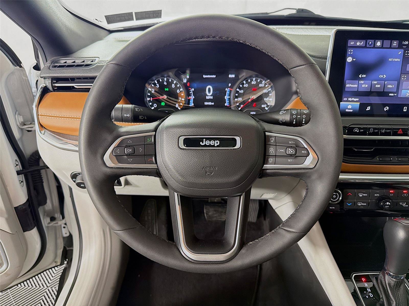 Used 2023 Jeep Compass Limited w/ Sun and Sound Group AWD/4WD image 3