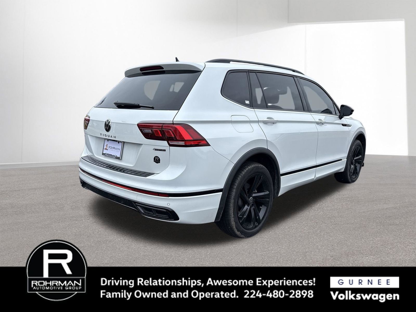 Used 2024 Volkswagen Tiguan SE R-Line image 5